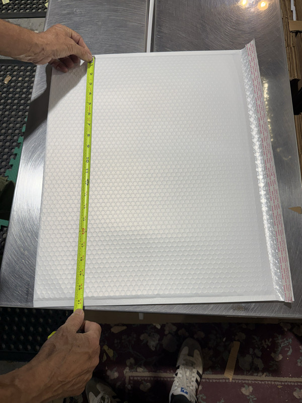 Poly Bubble Bag Mailers, 100 Pieces per Box, 17.3" x 22" gallery