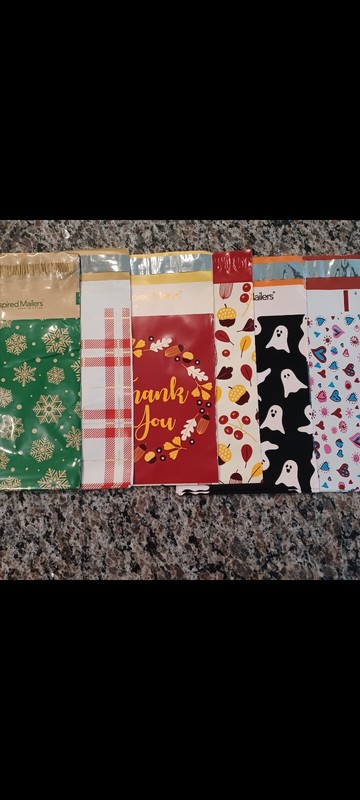 25 Poly Mailers + 5 BONUS – 6×9 Mixed Bundle #2 – Holidays