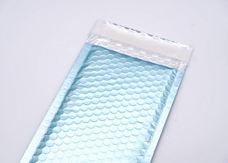 ProLine Matte Metallic Ice Blue Bubble Padded Mailers 4x8 Inch Self Seal Padd... gallery